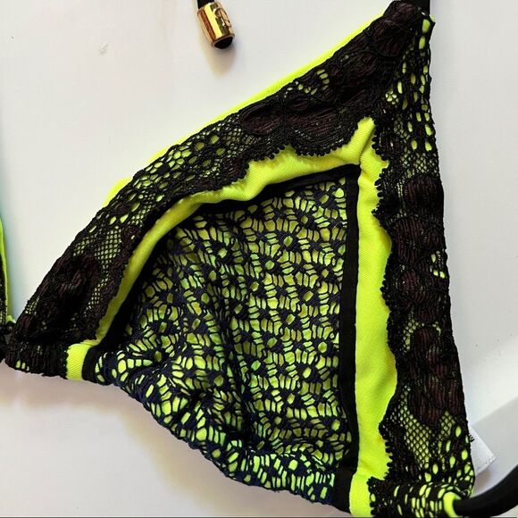 Beach Bunny Bikini Top - Picture 2 of 5